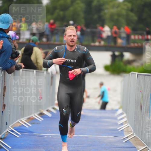 30.08.2026 - Elbe Triathlon Hamburg LAZAROV Photography http://msf.ph/oto/10035277 30.08.2026 09:03:01 Schwimmen 408, 439, 462, 525, 557, 621, 771 meine-sportfotos.de