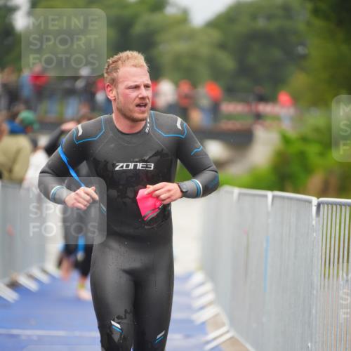 30.08.2026 - Elbe Triathlon Hamburg LAZAROV Photography http://msf.ph/oto/10035288 30.08.2026 09:03:02 Schwimmen 408, 439, 462, 525, 557, 605, 621 meine-sportfotos.de