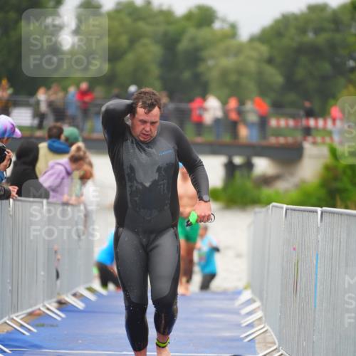 30.08.2026 - Elbe Triathlon Hamburg LAZAROV Photography http://msf.ph/oto/10035300 30.08.2026 09:03:05 Schwimmen 439, 462, 557, 605, 621 meine-sportfotos.de