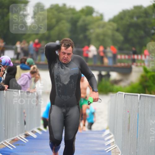 30.08.2026 - Elbe Triathlon Hamburg LAZAROV Photography http://msf.ph/oto/10035303 30.08.2026 09:03:05 Schwimmen 439, 462, 557, 605, 621 meine-sportfotos.de
