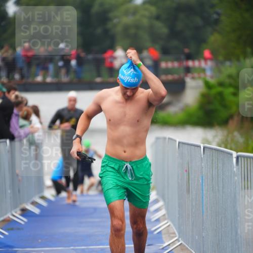 30.08.2026 - Elbe Triathlon Hamburg LAZAROV Photography http://msf.ph/oto/10035319 30.08.2026 09:03:11 Schwimmen 557, 605, 621, 968 meine-sportfotos.de