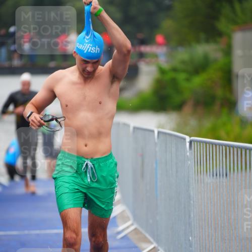 30.08.2026 - Elbe Triathlon Hamburg LAZAROV Photography http://msf.ph/oto/10035325 30.08.2026 09:03:11 Schwimmen 557, 605, 621, 968 meine-sportfotos.de