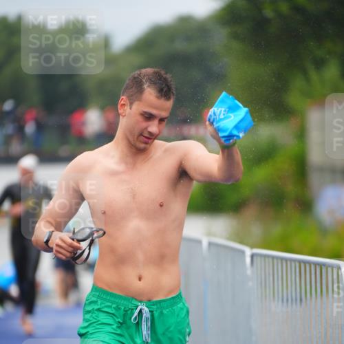 30.08.2026 - Elbe Triathlon Hamburg LAZAROV Photography http://msf.ph/oto/10035332 30.08.2026 09:03:12 Schwimmen 557, 605, 621, 718, 968 meine-sportfotos.de