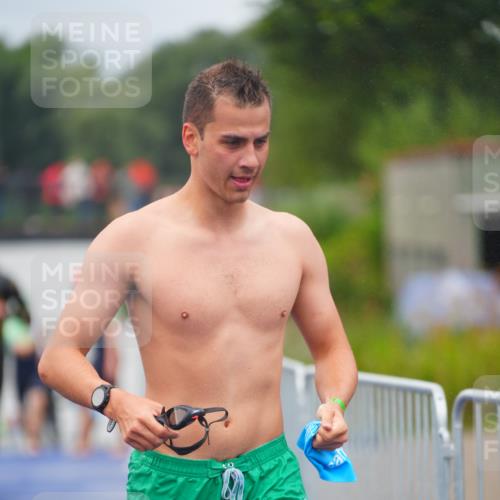 30.08.2026 - Elbe Triathlon Hamburg LAZAROV Photography http://msf.ph/oto/10035335 30.08.2026 09:03:12 Schwimmen 557, 605, 621, 718, 968 meine-sportfotos.de