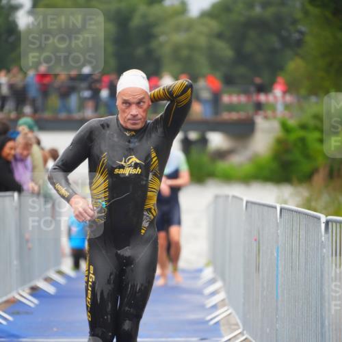 30.08.2026 - Elbe Triathlon Hamburg LAZAROV Photography http://msf.ph/oto/10035345 30.08.2026 09:03:16 Schwimmen 475, 605, 618, 621, 718, 968 meine-sportfotos.de