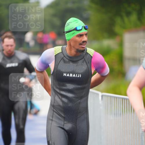 30.08.2026 - Elbe Triathlon Hamburg LAZAROV Photography http://msf.ph/oto/10035477 30.08.2026 09:03:47 Schwimmen 550, 560, 565, 632 meine-sportfotos.de