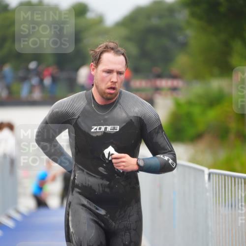 30.08.2026 - Elbe Triathlon Hamburg LAZAROV Photography http://msf.ph/oto/10035490 30.08.2026 09:03:49 Schwimmen 550, 560, 565, 611, 632 meine-sportfotos.de
