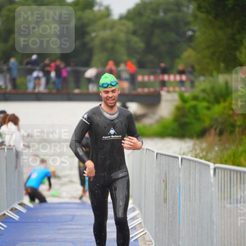30.08.2026 - Elbe Triathlon Hamburg LAZAROV Photography http://msf.ph/oto/10035498 30.08.2026 09:03:52 Schwimmen 550, 560, 565, 611, 632 meine-sportfotos.de