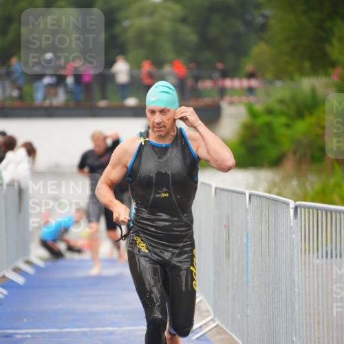30.08.2026 - Elbe Triathlon Hamburg LAZAROV Photography http://msf.ph/oto/10035520 30.08.2026 09:03:59 Schwimmen 560, 565, 611, 632, 739 meine-sportfotos.de