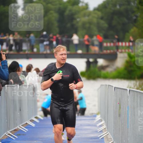 30.08.2026 - Elbe Triathlon Hamburg LAZAROV Photography http://msf.ph/oto/10035537 30.08.2026 09:04:04 Schwimmen 533, 555, 611, 739 meine-sportfotos.de