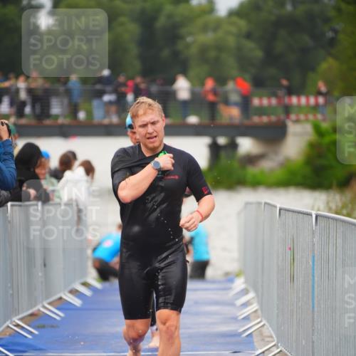 30.08.2026 - Elbe Triathlon Hamburg LAZAROV Photography http://msf.ph/oto/10035539 30.08.2026 09:04:05 Schwimmen 533, 555, 611, 739 meine-sportfotos.de