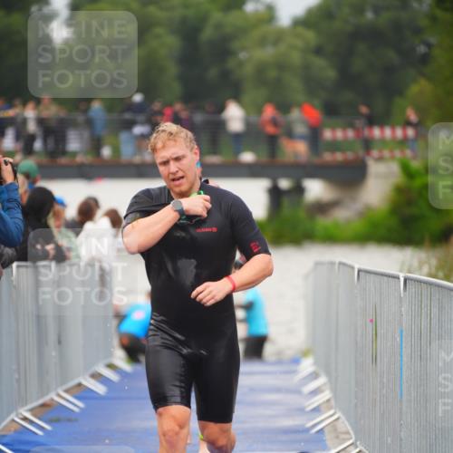 30.08.2026 - Elbe Triathlon Hamburg LAZAROV Photography http://msf.ph/oto/10035542 30.08.2026 09:04:05 Schwimmen 533, 555, 611, 739 meine-sportfotos.de