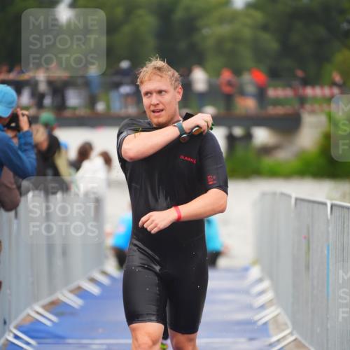 30.08.2026 - Elbe Triathlon Hamburg LAZAROV Photography http://msf.ph/oto/10035547 30.08.2026 09:04:06 Schwimmen 533, 555, 596, 611, 739 meine-sportfotos.de