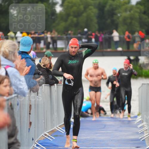 30.08.2026 - Elbe Triathlon Hamburg LAZAROV Photography http://msf.ph/oto/10035562 30.08.2026 09:04:09 Schwimmen 533, 555, 596, 739 meine-sportfotos.de