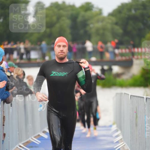 30.08.2026 - Elbe Triathlon Hamburg LAZAROV Photography http://msf.ph/oto/10035576 30.08.2026 09:04:11 Schwimmen 509, 529, 533, 555, 596, 739 meine-sportfotos.de
