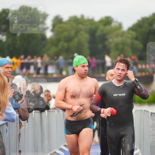30.08.2026 - Elbe Triathlon Hamburg LAZAROV Photography http://msf.ph/oto/10035591 30.08.2026 09:04:15 Schwimmen 506, 509, 514, 529, 533, 555, 596 meine-sportfotos.de