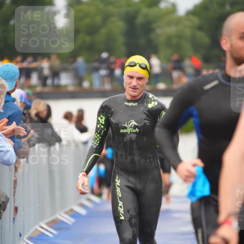 30.08.2026 - Elbe Triathlon Hamburg LAZAROV Photography http://msf.ph/oto/10035602 30.08.2026 09:04:17 Schwimmen 506, 509, 514, 529, 533, 555, 579, 596 meine-sportfotos.de