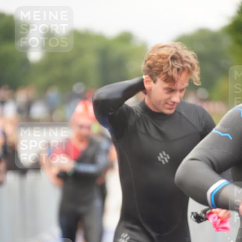 30.08.2026 - Elbe Triathlon Hamburg LAZAROV Photography http://msf.ph/oto/10035685 30.08.2026 09:04:32 Schwimmen 395, 409, 505, 506, 514, 537, 579, 585, 619, 670, 691, 708, 761 meine-sportfotos.de