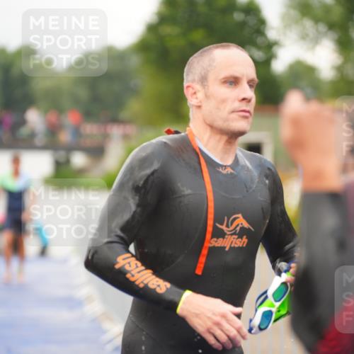 30.08.2026 - Elbe Triathlon Hamburg LAZAROV Photography http://msf.ph/oto/10035714 30.08.2026 09:04:39 Schwimmen 409, 505, 537, 585, 619, 624, 670, 691, 708 meine-sportfotos.de