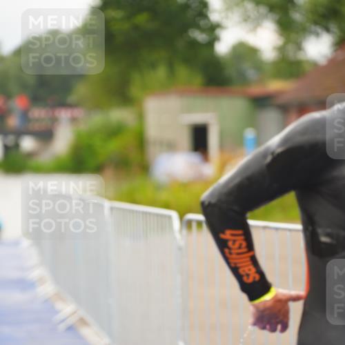 30.08.2026 - Elbe Triathlon Hamburg LAZAROV Photography http://msf.ph/oto/10035717 30.08.2026 09:04:39 Schwimmen 409, 505, 537, 585, 619, 624, 670, 691, 708 meine-sportfotos.de