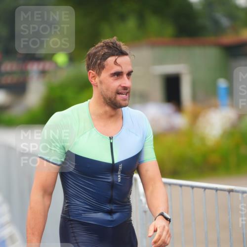 30.08.2026 - Elbe Triathlon Hamburg LAZAROV Photography http://msf.ph/oto/10035816 30.08.2026 09:04:48 Schwimmen 505, 526, 619, 624, 635, 670 meine-sportfotos.de
