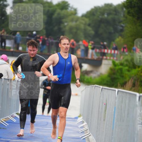 30.08.2026 - Elbe Triathlon Hamburg LAZAROV Photography http://msf.ph/oto/10035857 30.08.2026 09:05:18 Schwimmen 556, 581, 628 meine-sportfotos.de