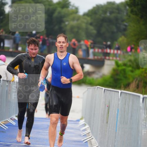 30.08.2026 - Elbe Triathlon Hamburg LAZAROV Photography http://msf.ph/oto/10035860 30.08.2026 09:05:19 Schwimmen 556, 581, 628 meine-sportfotos.de