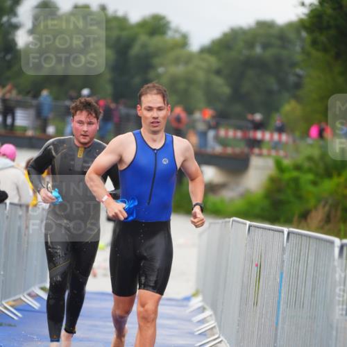 30.08.2026 - Elbe Triathlon Hamburg LAZAROV Photography http://msf.ph/oto/10035863 30.08.2026 09:05:19 Schwimmen 556, 581, 628 meine-sportfotos.de