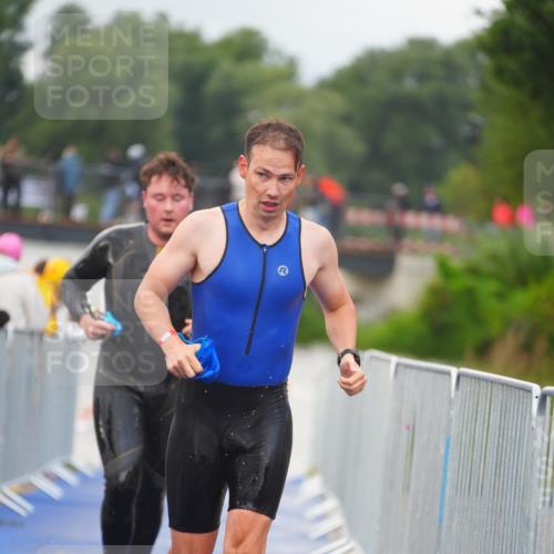 30.08.2026 - Elbe Triathlon Hamburg LAZAROV Photography http://msf.ph/oto/10035868 30.08.2026 09:05:20 Schwimmen 556, 581, 628 meine-sportfotos.de