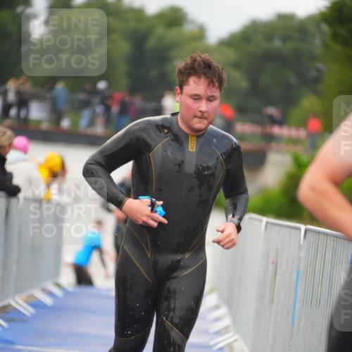 30.08.2026 - Elbe Triathlon Hamburg LAZAROV Photography http://msf.ph/oto/10035874 30.08.2026 09:05:21 Schwimmen 556, 581, 628 meine-sportfotos.de