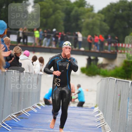 30.08.2026 - Elbe Triathlon Hamburg LAZAROV Photography http://msf.ph/oto/10035887 30.08.2026 09:05:26 Schwimmen 556, 558, 581 meine-sportfotos.de
