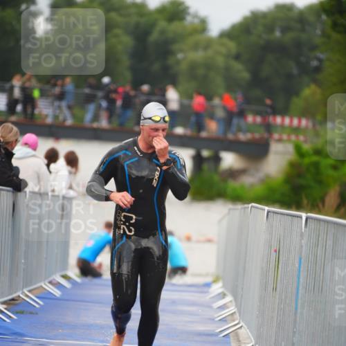 30.08.2026 - Elbe Triathlon Hamburg LAZAROV Photography http://msf.ph/oto/10035893 30.08.2026 09:05:27 Schwimmen 556, 558, 581 meine-sportfotos.de