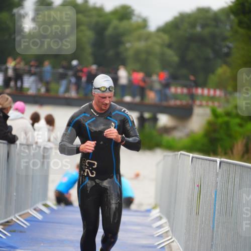 30.08.2026 - Elbe Triathlon Hamburg LAZAROV Photography http://msf.ph/oto/10035896 30.08.2026 09:05:27 Schwimmen 556, 558, 581 meine-sportfotos.de