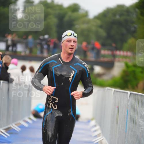 30.08.2026 - Elbe Triathlon Hamburg LAZAROV Photography http://msf.ph/oto/10035905 30.08.2026 09:05:28 Schwimmen 556, 558, 581 meine-sportfotos.de