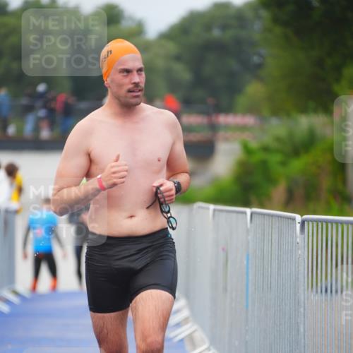 30.08.2026 - Elbe Triathlon Hamburg LAZAROV Photography http://msf.ph/oto/10035922 30.08.2026 09:05:38 Schwimmen 503, 558, 561, 578 meine-sportfotos.de