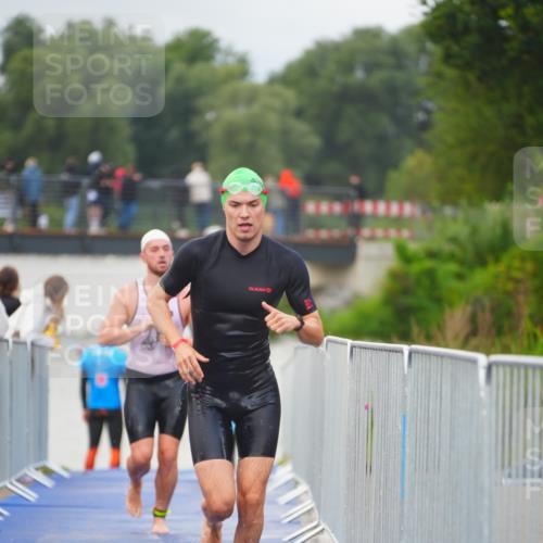 30.08.2026 - Elbe Triathlon Hamburg LAZAROV Photography http://msf.ph/oto/10035934 30.08.2026 09:05:40 Schwimmen 503, 558, 561, 578 meine-sportfotos.de