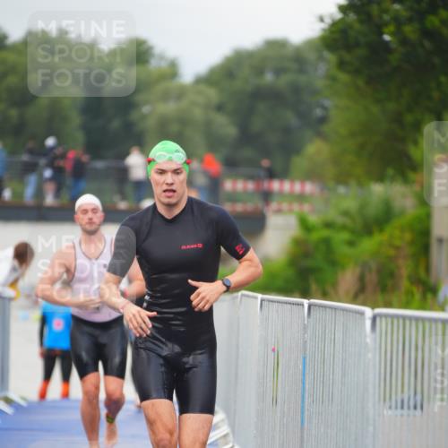 30.08.2026 - Elbe Triathlon Hamburg LAZAROV Photography http://msf.ph/oto/10035938 30.08.2026 09:05:40 Schwimmen 503, 558, 561, 578 meine-sportfotos.de