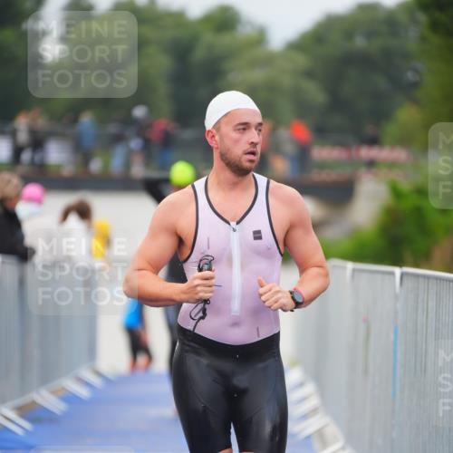 30.08.2026 - Elbe Triathlon Hamburg LAZAROV Photography http://msf.ph/oto/10035954 30.08.2026 09:05:43 Schwimmen 503, 561, 578, 660 meine-sportfotos.de