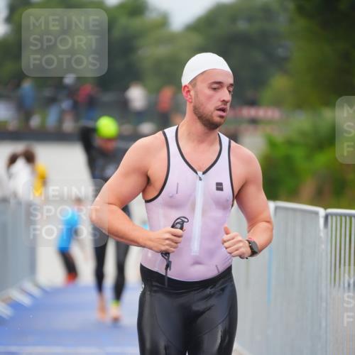 30.08.2026 - Elbe Triathlon Hamburg LAZAROV Photography http://msf.ph/oto/10035957 30.08.2026 09:05:44 Schwimmen 503, 561, 578, 660 meine-sportfotos.de