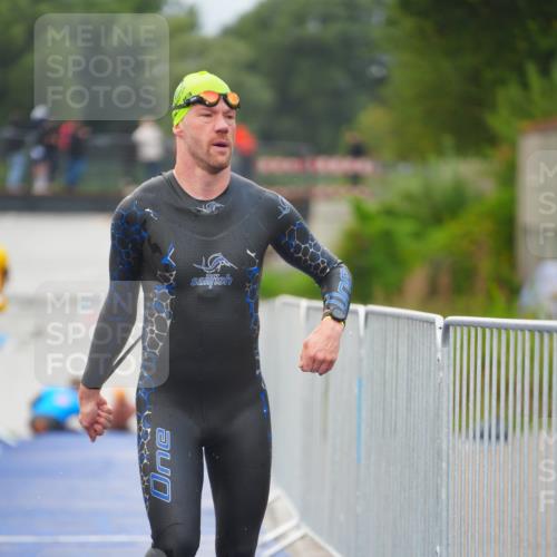 30.08.2026 - Elbe Triathlon Hamburg LAZAROV Photography http://msf.ph/oto/10035971 30.08.2026 09:05:47 Schwimmen 503, 561, 578, 660 meine-sportfotos.de