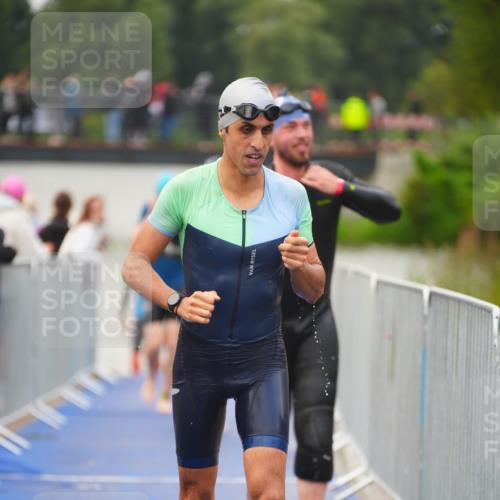 30.08.2026 - Elbe Triathlon Hamburg LAZAROV Photography http://msf.ph/oto/10036101 30.08.2026 09:06:40 Schwimmen 570, 580, 589, 590, 620, 665, 683, 732 meine-sportfotos.de