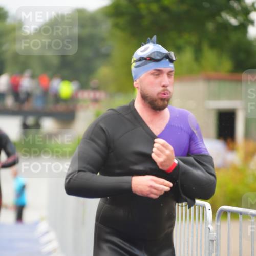 30.08.2026 - Elbe Triathlon Hamburg LAZAROV Photography http://msf.ph/oto/10036112 30.08.2026 09:06:42 Schwimmen 570, 580, 589, 590, 620, 665, 683, 732 meine-sportfotos.de