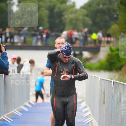 30.08.2026 - Elbe Triathlon Hamburg LAZAROV Photography http://msf.ph/oto/10036114 30.08.2026 09:06:43 Schwimmen 570, 580, 589, 590, 620, 665, 683, 732 meine-sportfotos.de