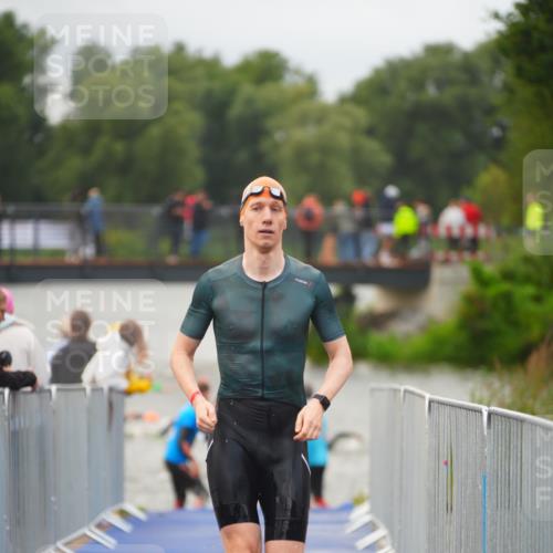 30.08.2026 - Elbe Triathlon Hamburg LAZAROV Photography http://msf.ph/oto/10036172 30.08.2026 09:07:05 Schwimmen 569, 626, 636, 647 meine-sportfotos.de