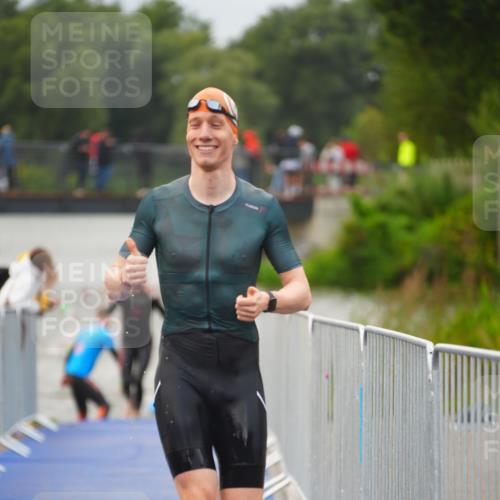 30.08.2026 - Elbe Triathlon Hamburg LAZAROV Photography http://msf.ph/oto/10036178 30.08.2026 09:07:06 Schwimmen 569, 626, 636, 647 meine-sportfotos.de