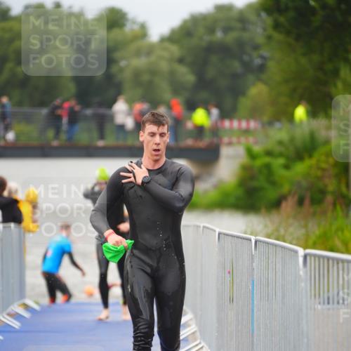 30.08.2026 - Elbe Triathlon Hamburg LAZAROV Photography http://msf.ph/oto/10036224 30.08.2026 09:07:23 Schwimmen 640, 663, 668, 756 meine-sportfotos.de