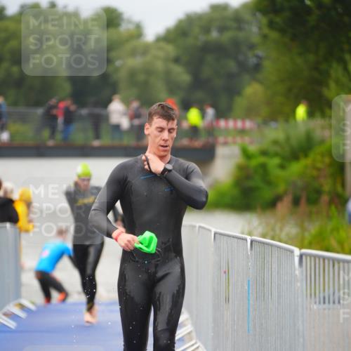 30.08.2026 - Elbe Triathlon Hamburg LAZAROV Photography http://msf.ph/oto/10036226 30.08.2026 09:07:23 Schwimmen 640, 663, 668, 756 meine-sportfotos.de