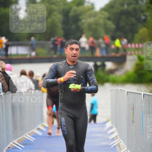 30.08.2026 - Elbe Triathlon Hamburg LAZAROV Photography http://msf.ph/oto/10036264 30.08.2026 09:07:33 Schwimmen 640, 663, 668, 702, 976 meine-sportfotos.de