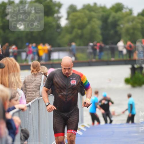 30.08.2026 - Elbe Triathlon Hamburg LAZAROV Photography http://msf.ph/oto/10036281 30.08.2026 09:07:36 Schwimmen 640, 668, 702, 976 meine-sportfotos.de