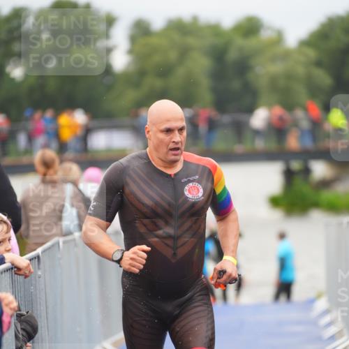30.08.2026 - Elbe Triathlon Hamburg LAZAROV Photography http://msf.ph/oto/10036286 30.08.2026 09:07:37 Schwimmen 640, 668, 702, 976 meine-sportfotos.de